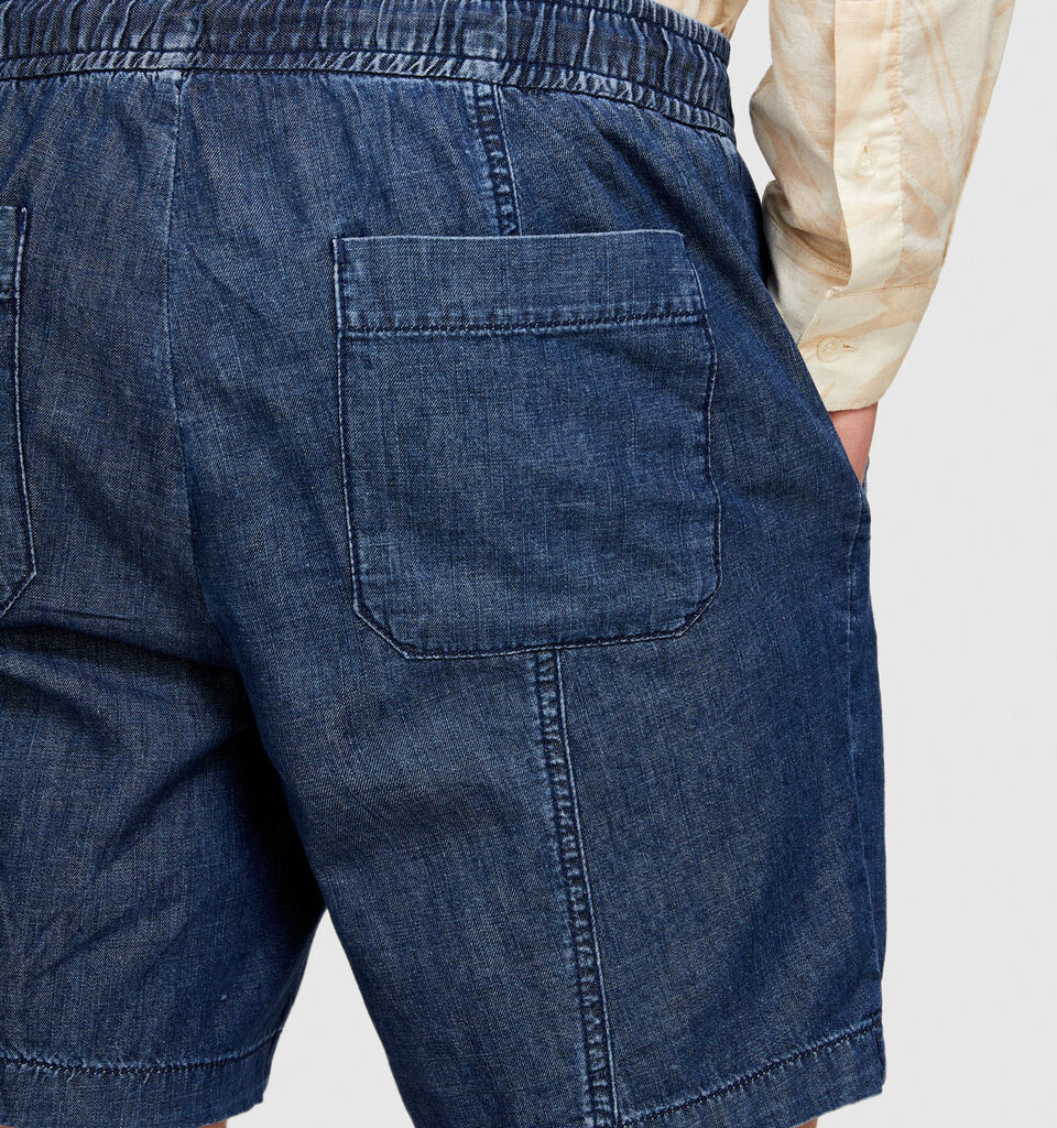 Bermudas in chambray - men's jean shorts - Blue | Sisley image number 5